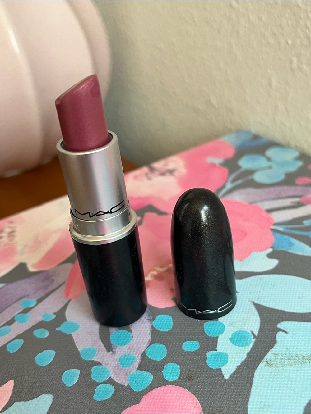 MAC Rare! Crème de La Femme Frost Lipstick 307 - Plum Frost